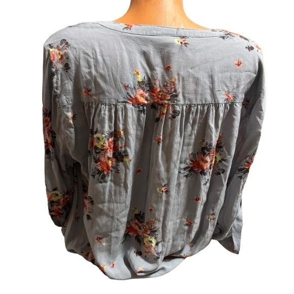 Torrid Women's Size 1 Blouse Gray Pink Yellow Floral Tab Sleeve Button Front - Picture 3 of 11